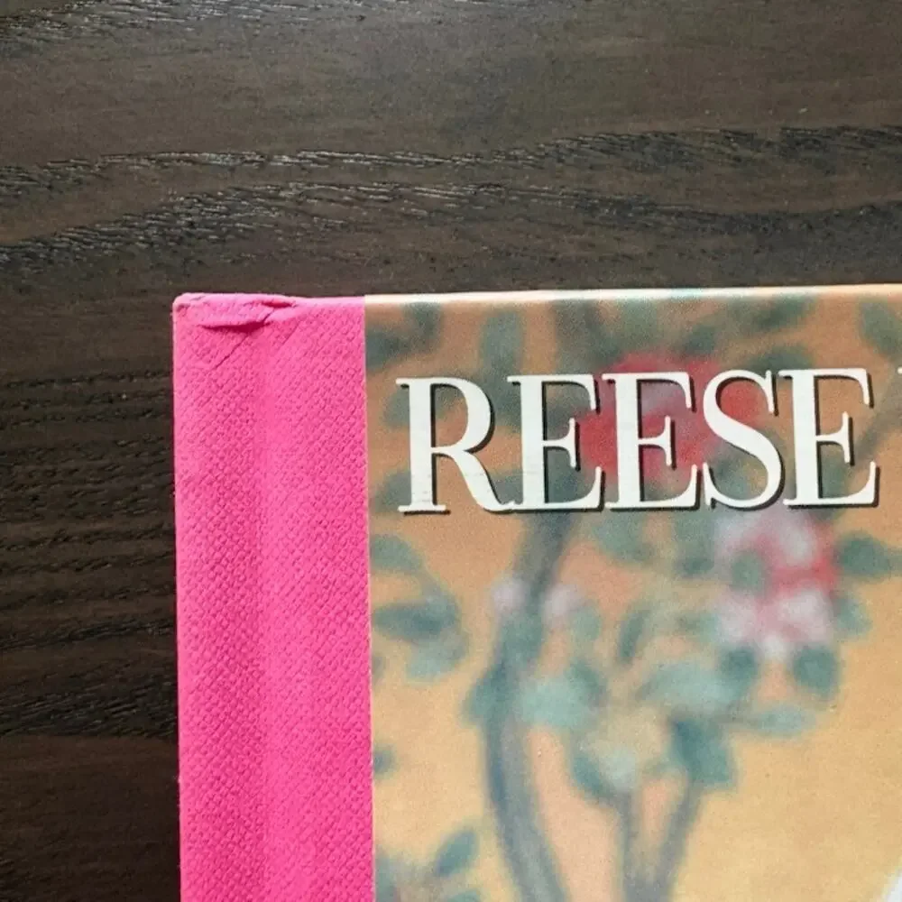 Whiskey in a Teacup by Reese Witherspoon Signed 1st Edition Cookbook Like New